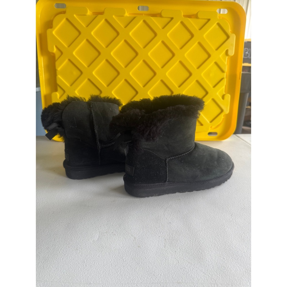 UGG Gita Black Suede Bow Pom Pom Winter Ankle Boots 1016501 Womens Size 9